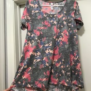 Lularoe Classic Tee Size Medium