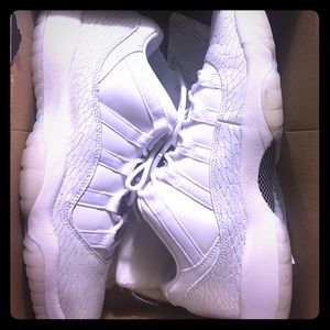 Air Jordan 11 Retro Low PR HC GG