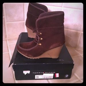 Tommy Hilfiger suede wedge boots size 8 M