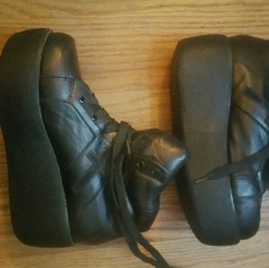 *reserved UNIF trainer in black US sz 8