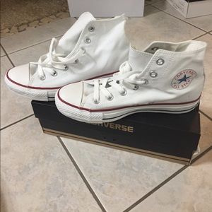 White hi top converse all star