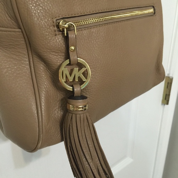 Michael Kors Handbags - Authentic Michael Kors purse