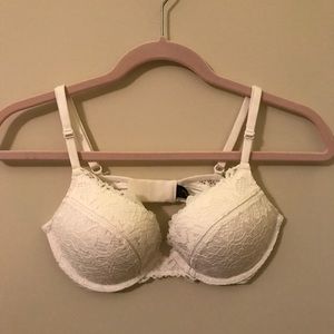 SALE!!!Victoria’s Secret White Laced Bombshell Bra