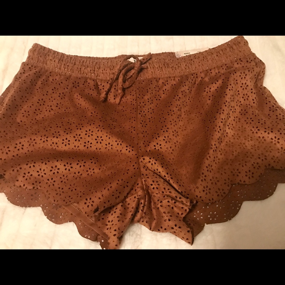 🚫SOLD🚫Mudd Suede Scallop Short - Picture 5 of 6