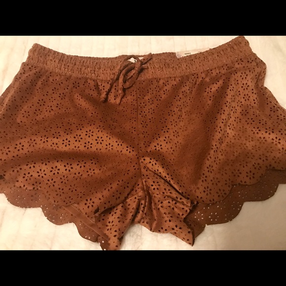 🚫SOLD🚫Mudd Suede Scallop Short - Picture 5 of 6