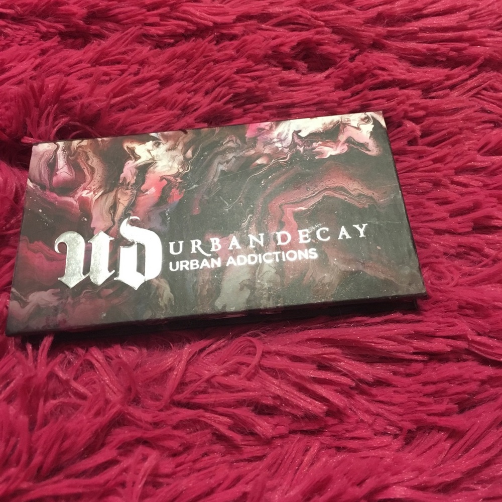 Urban Decay - urban addiction eyeshadow palette