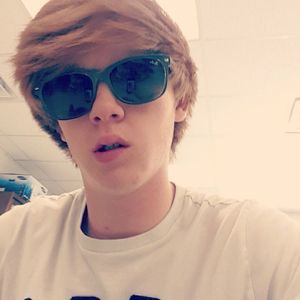 Meet your Posher, Levi