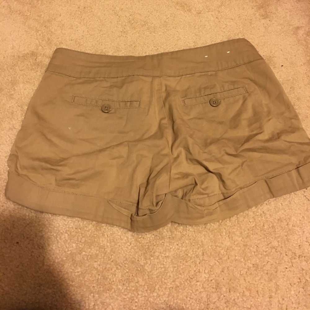 Tan shorts - Picture 2 of 4