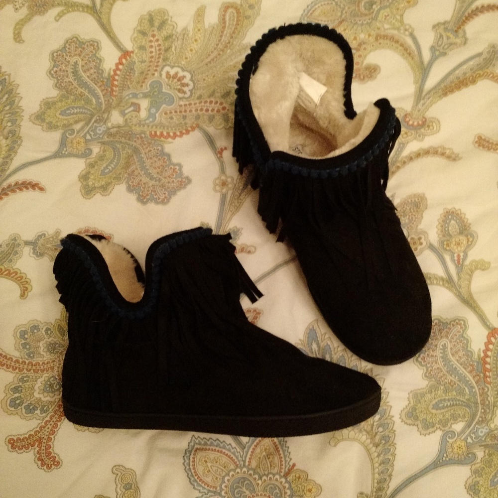 Steve Madden moccasin fringe slippers
