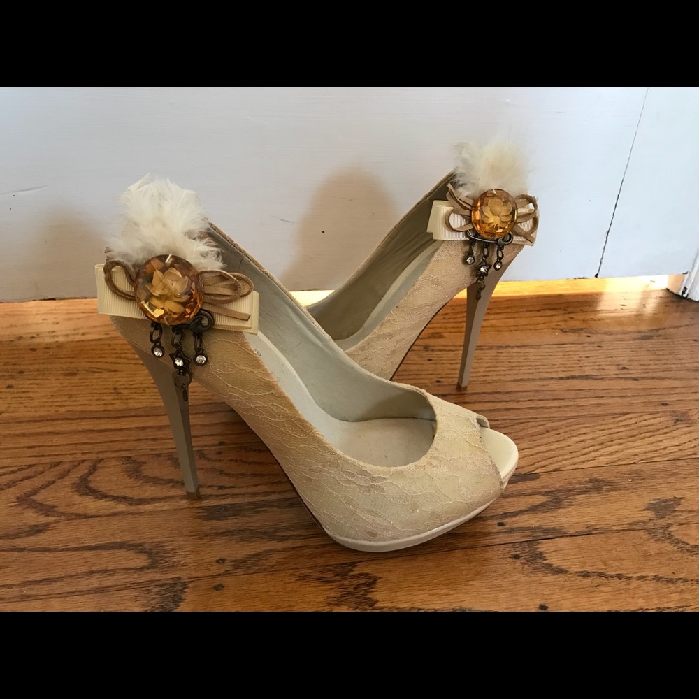Off-white lace platform peep-toe pumps