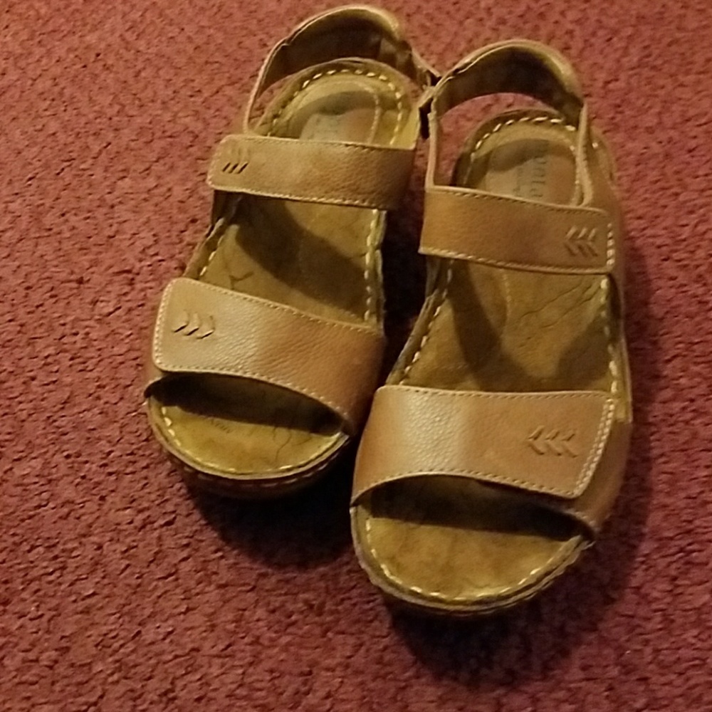 "MONTANA"          SIZE 7.5 M