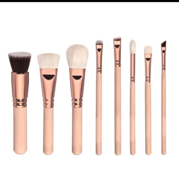 Other - HP BEST IN MAKEUP - Rose Gold Makeup brushes