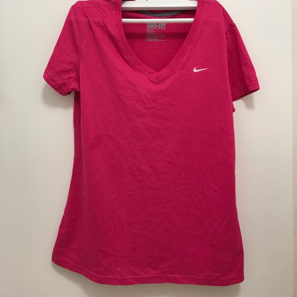 🌸Nike fuscia pink Dri-fit T shirt top 🌸