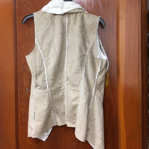 Me Too faux shearling vest size M - Picture 6 of 6