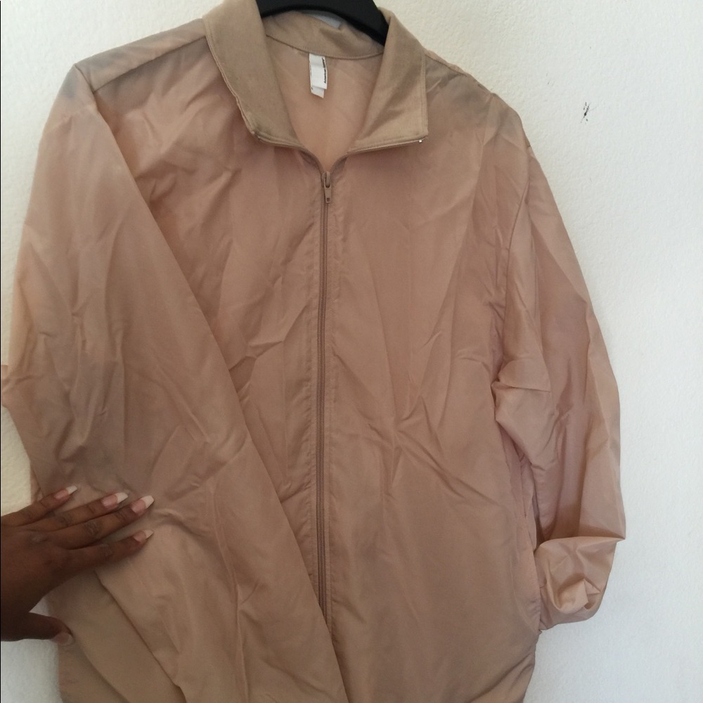 {fall} Tan, lightweight Windbreaker ๐น - Picture 2 of 3