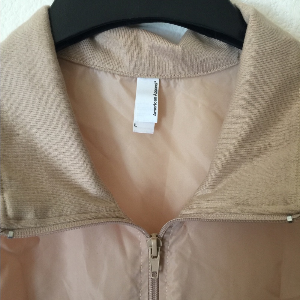 {fall} Tan, lightweight Windbreaker ๐น - Picture 3 of 3