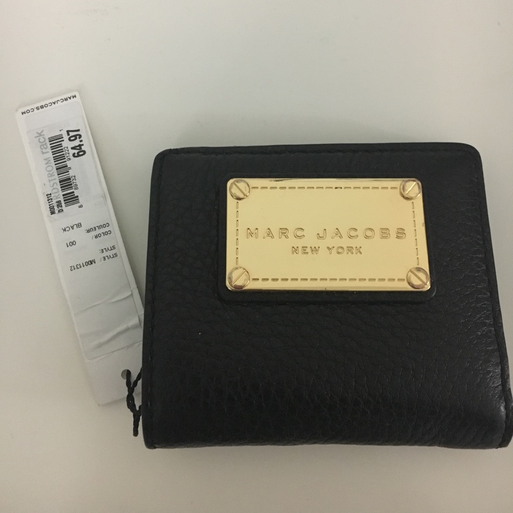 Marc Jacobs Black Bifold Wallet :: Black Leather