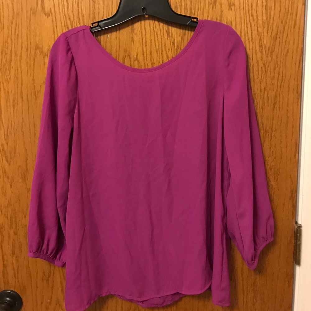 Blouse with bow on the back