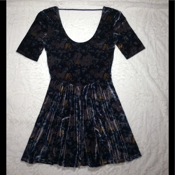 Kimchi Blue Skater Dress Floral Velvet Fit & Flare - Picture 2 of 8