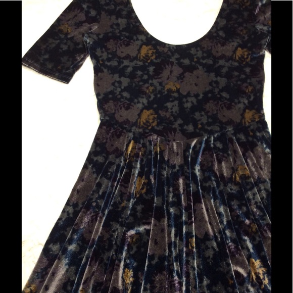 Kimchi Blue Skater Dress Floral Velvet Fit & Flare - Picture 4 of 8