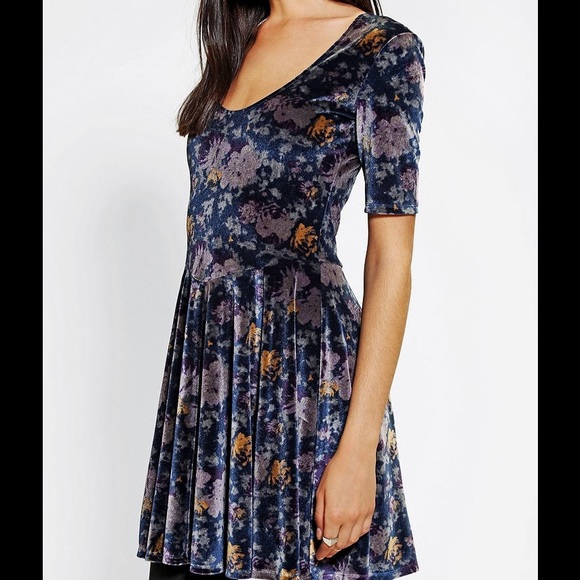 Kimchi Blue Skater Dress Floral Velvet Fit & Flare - Picture 6 of 8