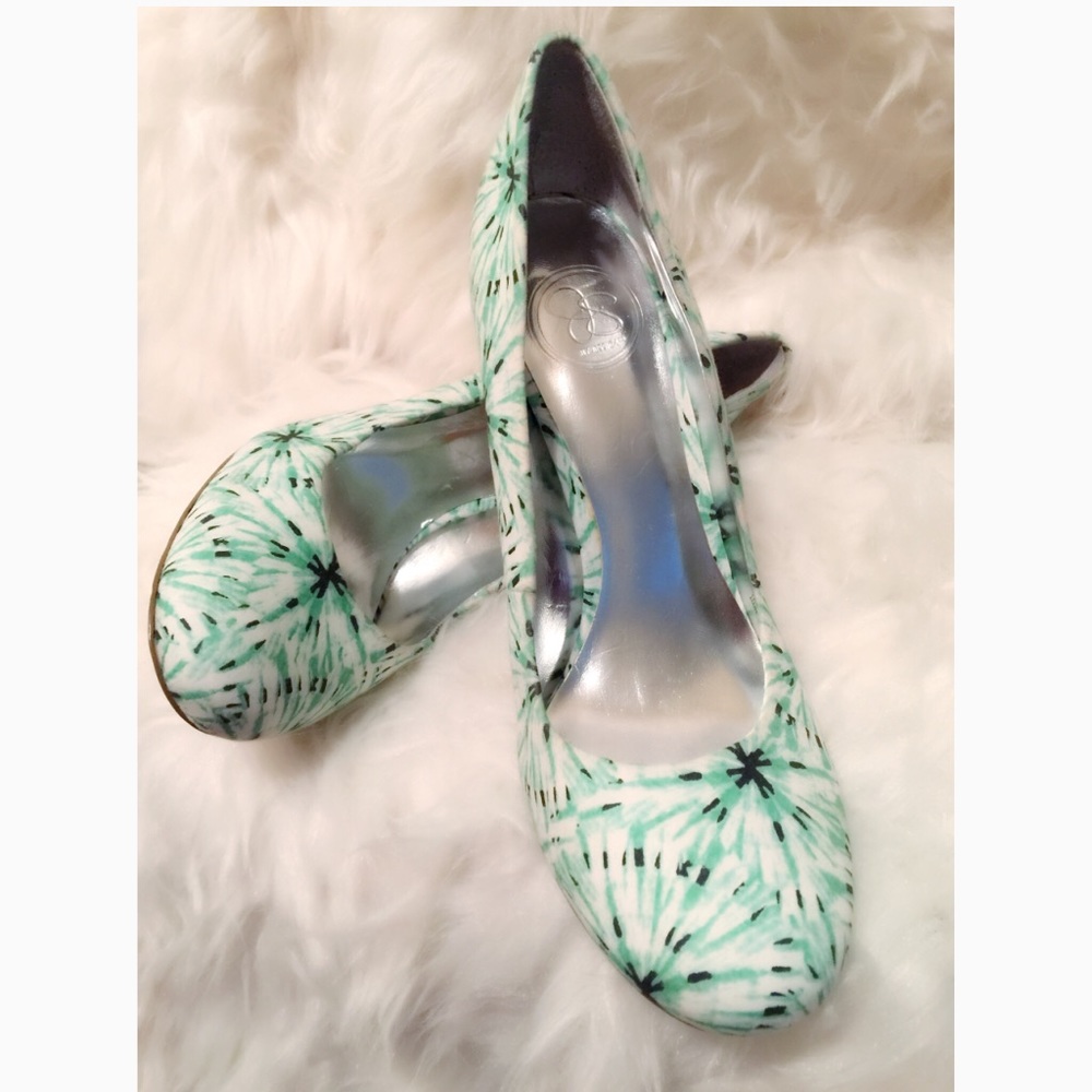 Jessica Simpson green/white pumps!