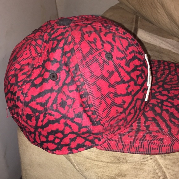 Adult red Jordan jumpman SnapBack - Picture 2 of 3