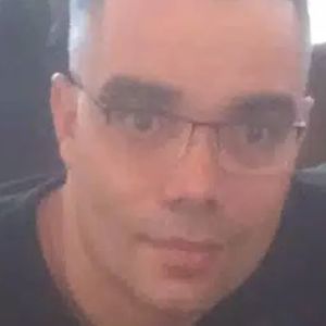 Meet your Posher, Carlos manuel