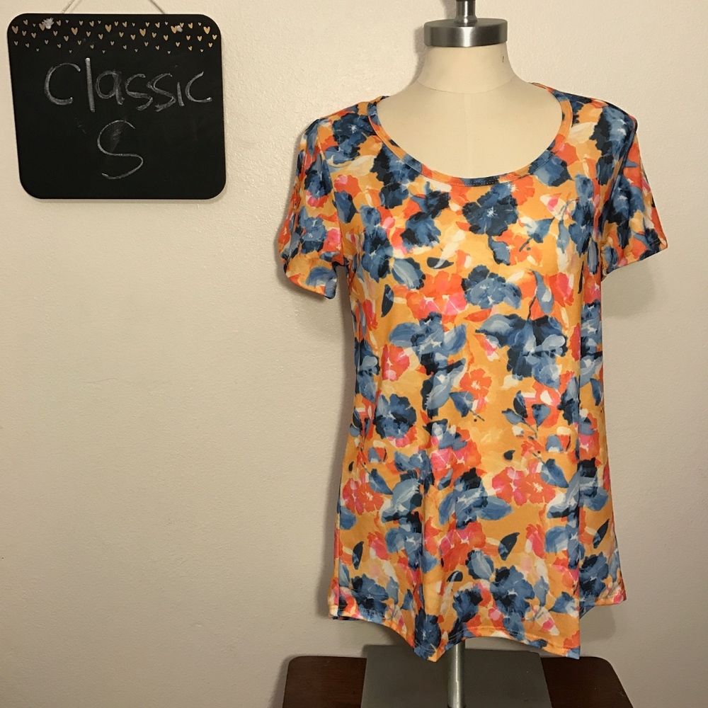 LuLaRoe Classic Tee S. Yellow, blue flower print