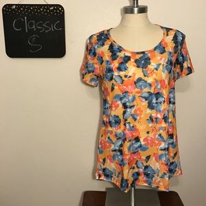 LuLaRoe Classic Tee S. Yellow, blue flower print