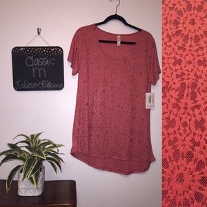LuLaRoe Classic Tee M. Dark pink.