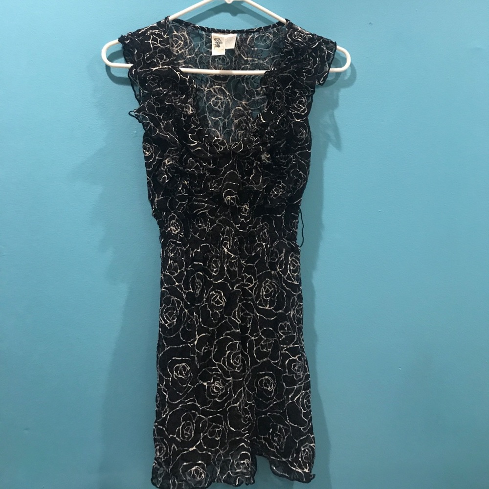 Black and Whit Lace Ruffle Top