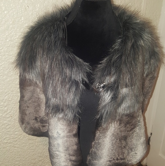 Faux fur cape from topshop - Picture 4 of 4