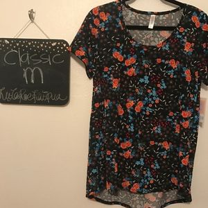 LuLaRoe Classic Tee M. Black with flowers