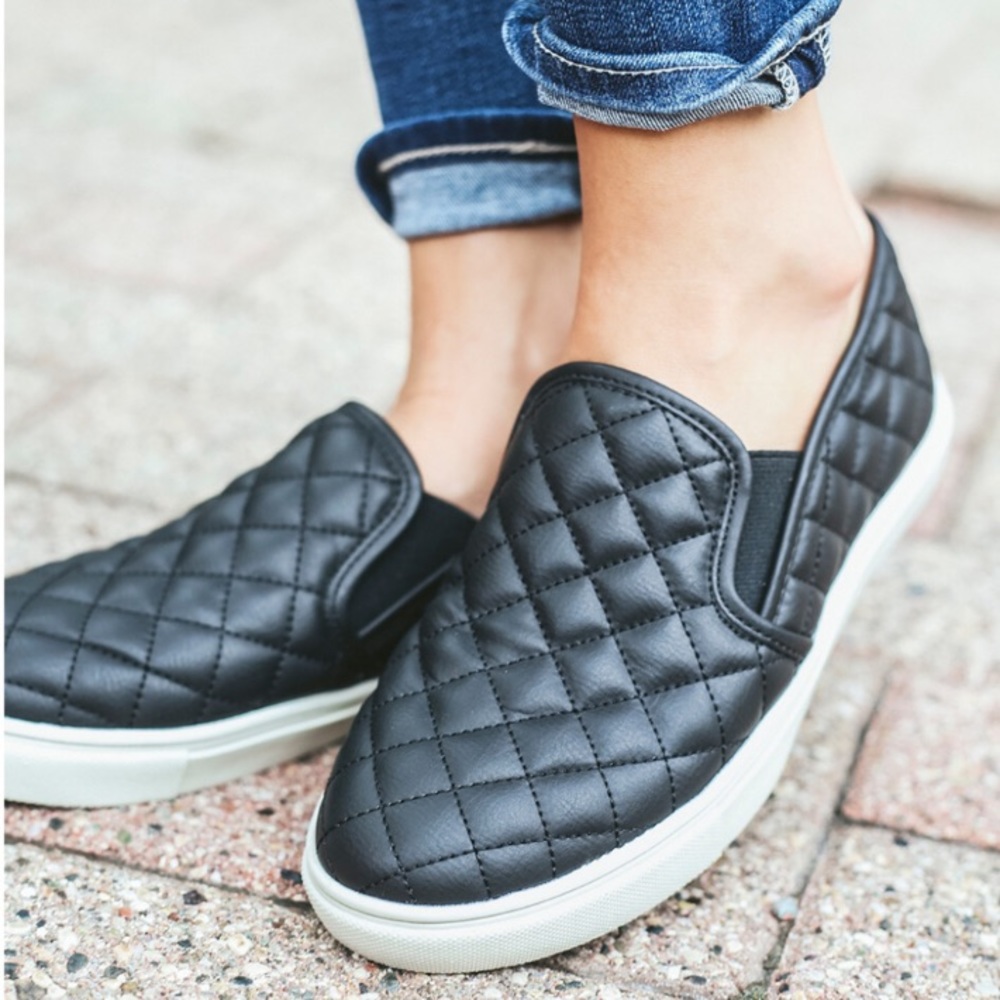 Chic Steve Madden ECENTRCQ slip on sneakers