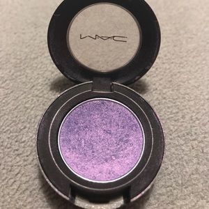 Mac eyeshadow  parfait amour frost