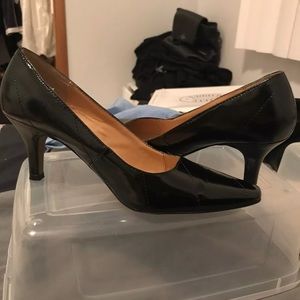 Low heeled pumps
