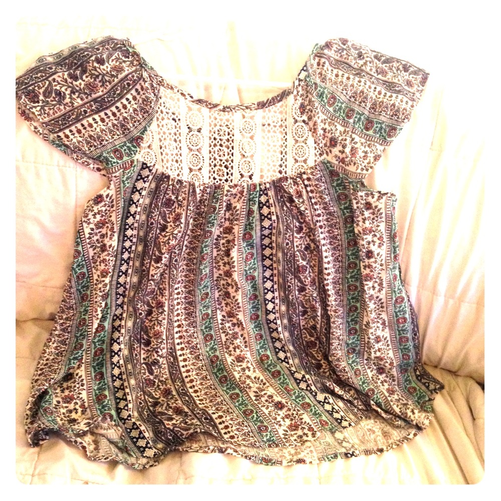 A super cute crochet back with tie flowing shirt