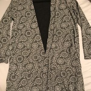 Lularoe Embossed Sarah size small