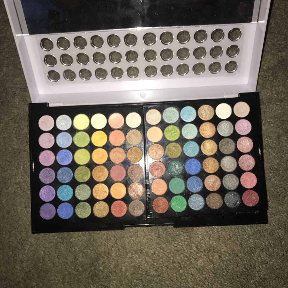 Expert palette makeup kit from the "Icing" store