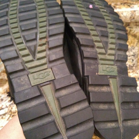 Ugg slip ons shoes - Picture 4 of 7