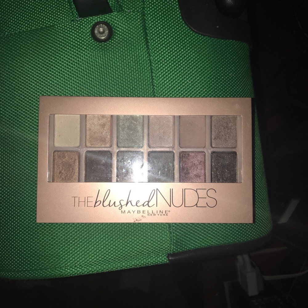 (HOLIDAY DEAL IN LISTING!) Blushed Nudes palette