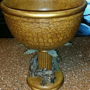 Elefant fruit case, small oven and 3 set candles.