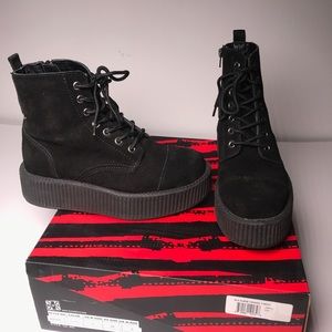 T.U.K. Sz 7 Black suede boots