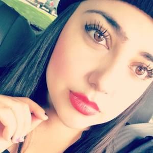 Meet your Posher, Ofelia