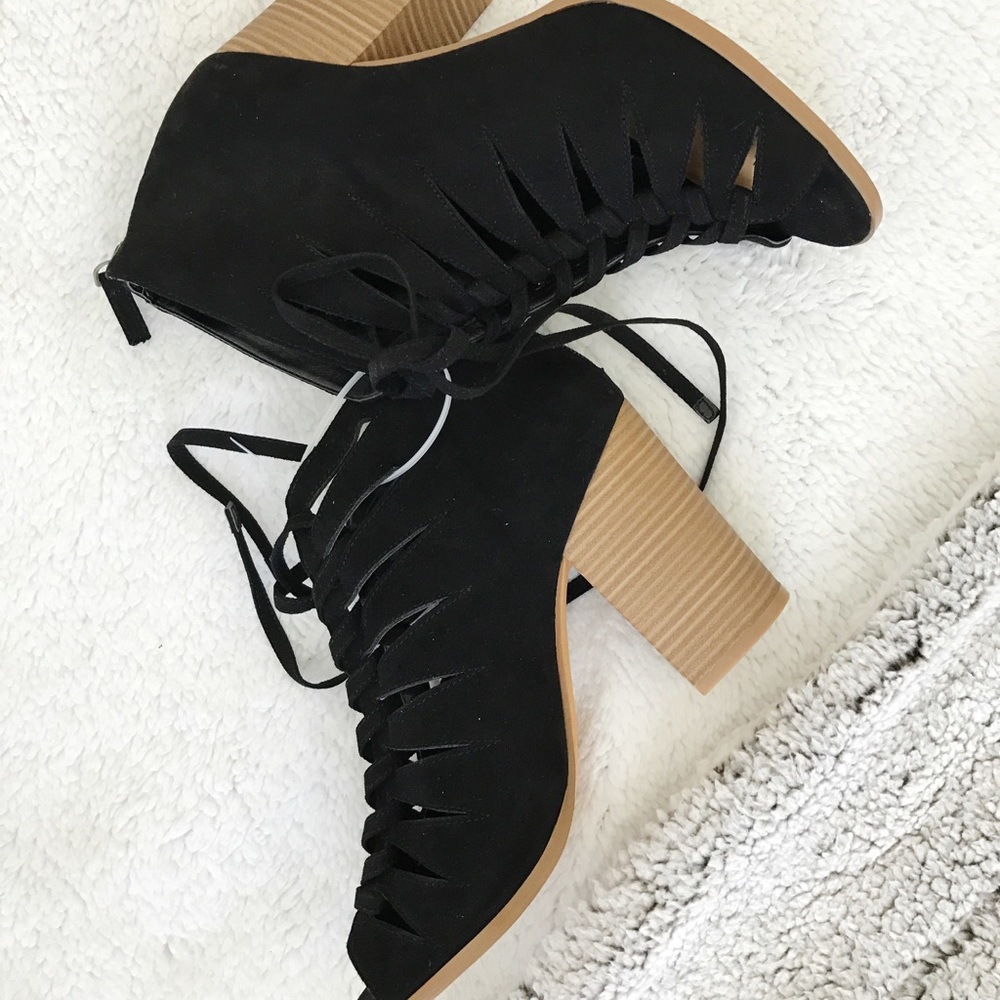 Melrose and Market Zora Strappy Faux Suede Sandals