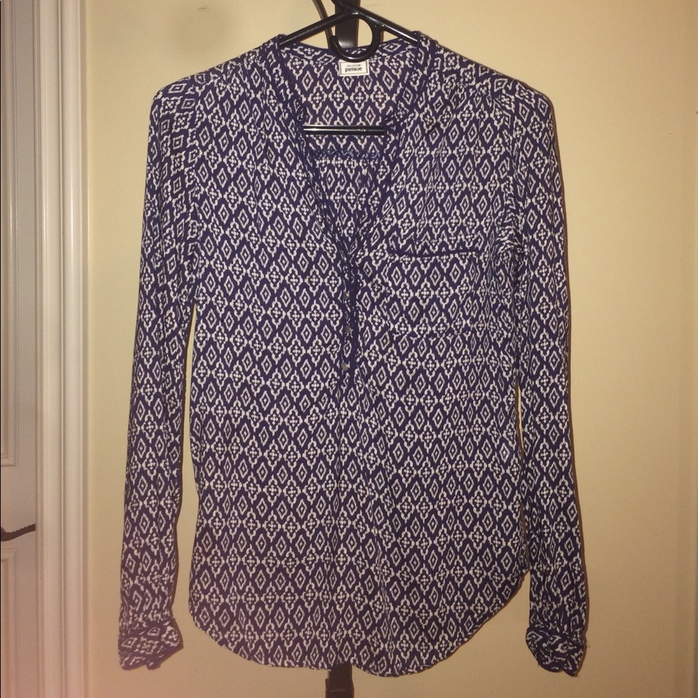 Pattern blue shirt