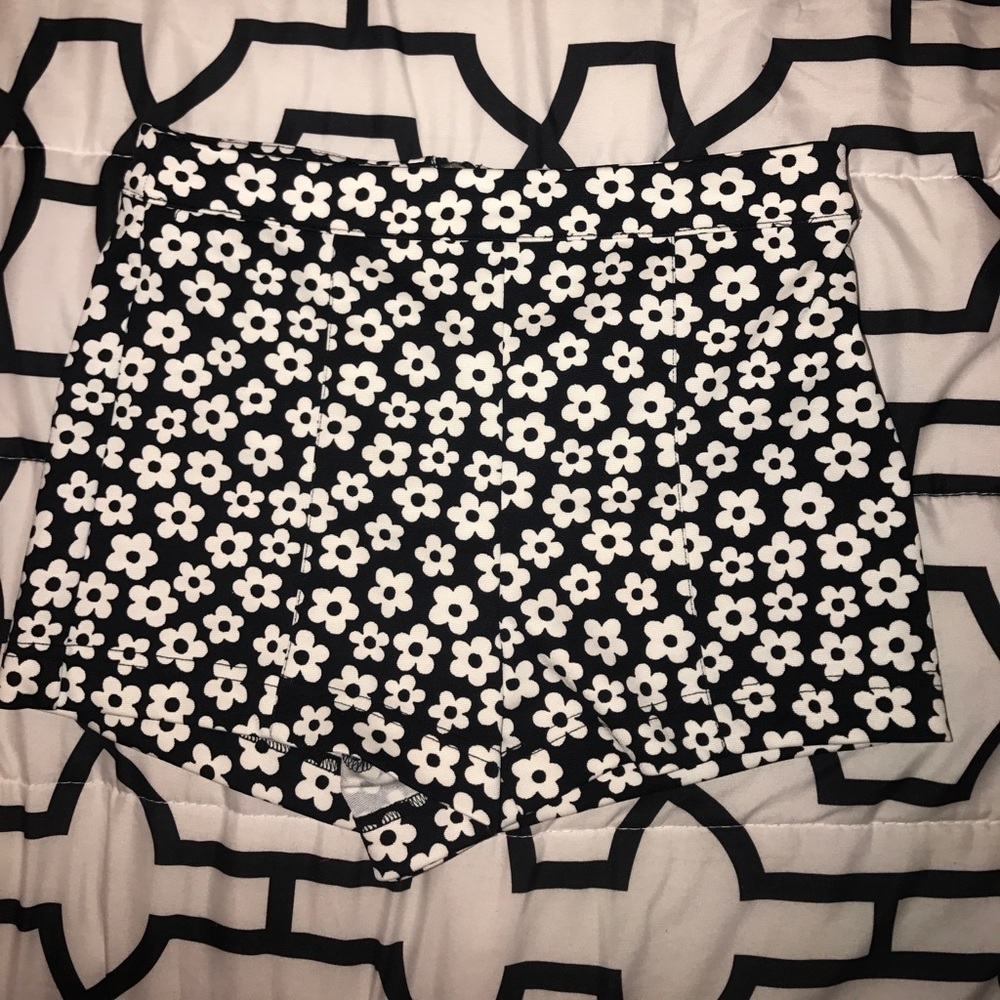 Black and white Forever 21 floral shorts