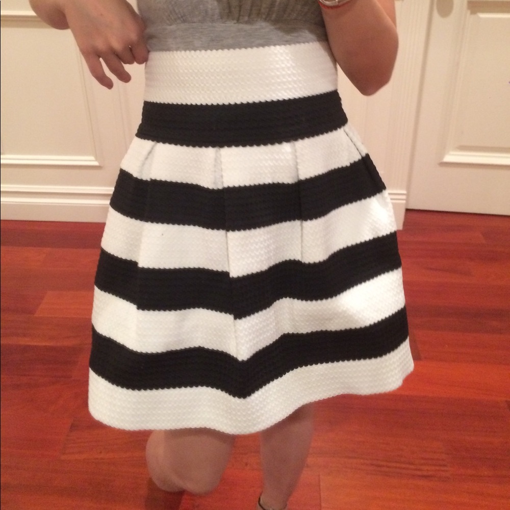 B&W strips high raised shrink waist umbrella skirt