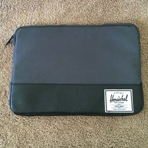 Herschel laptop case